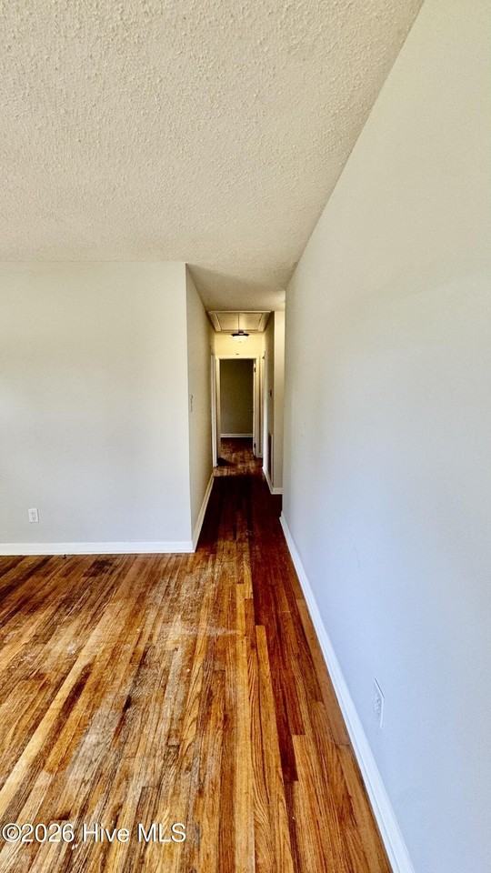 107 Armstrong Dr - Photo 5 of 9