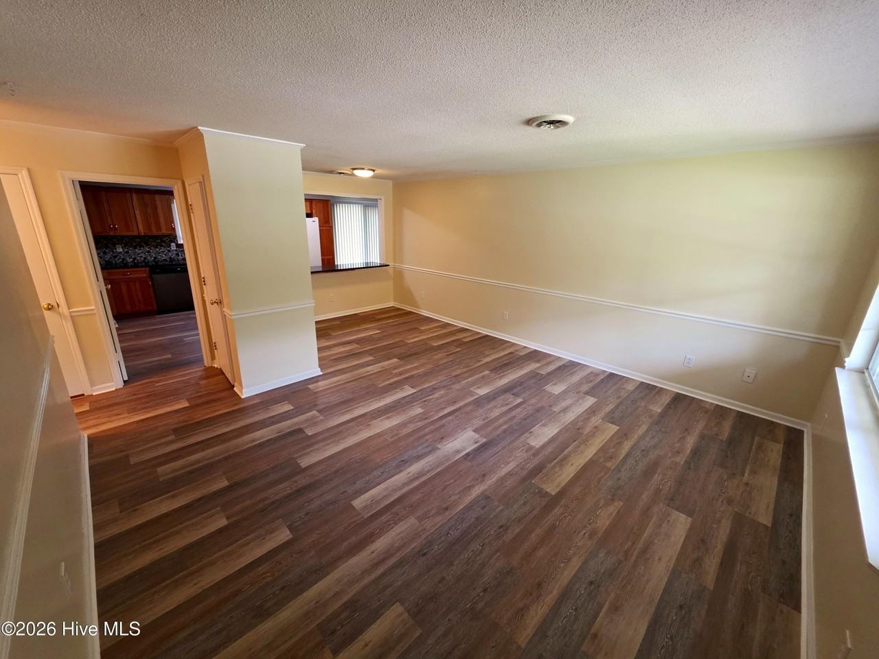 201 Spring Dr - Photo 3 of 25