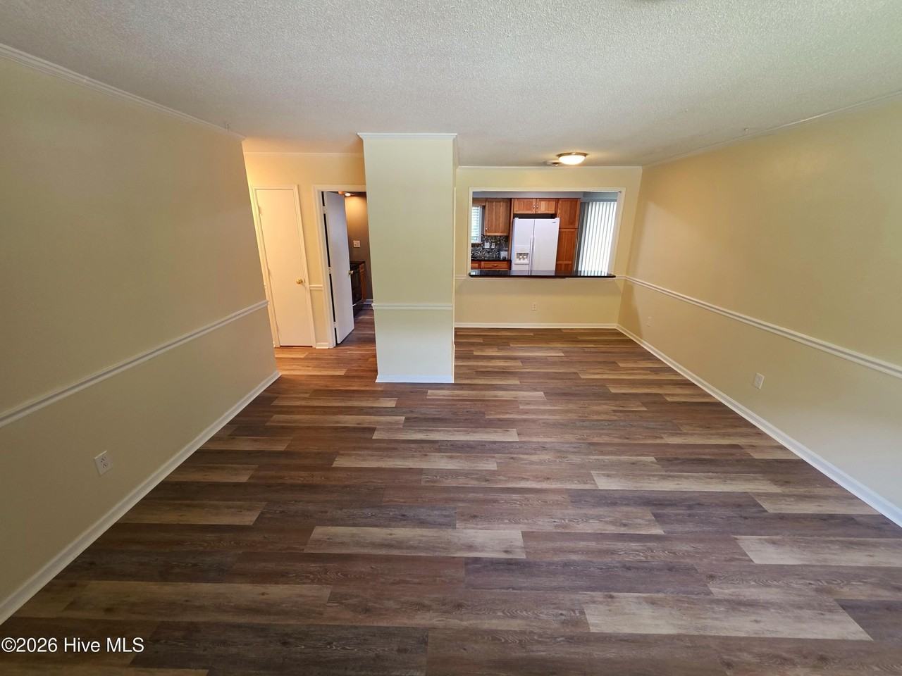 201 Spring Dr - Photo 4 of 25