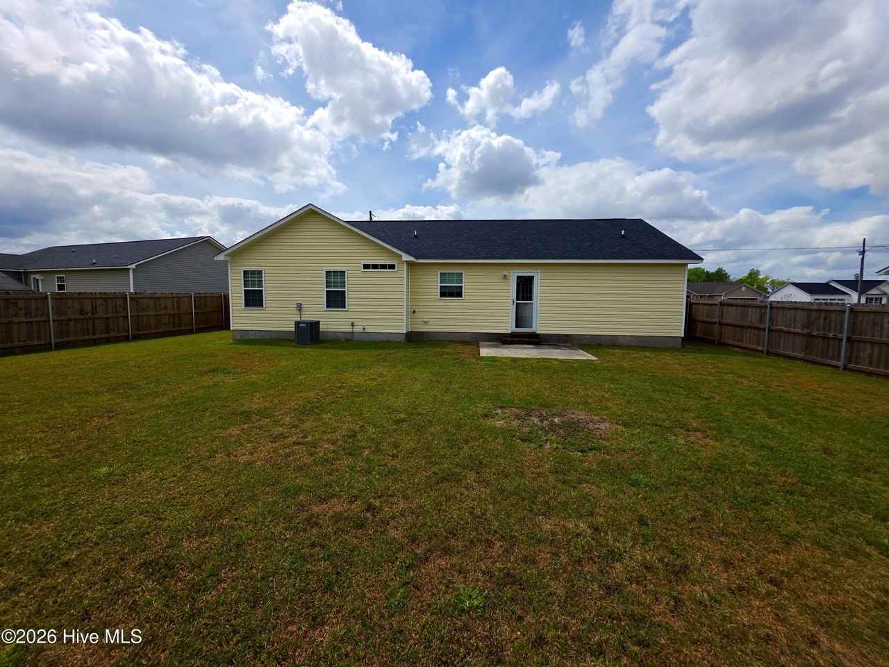 225 Wingspread Ln - Photo 2 of 20