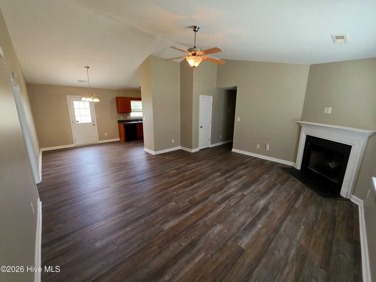 225 Wingspread Ln - Photo 4 of 20