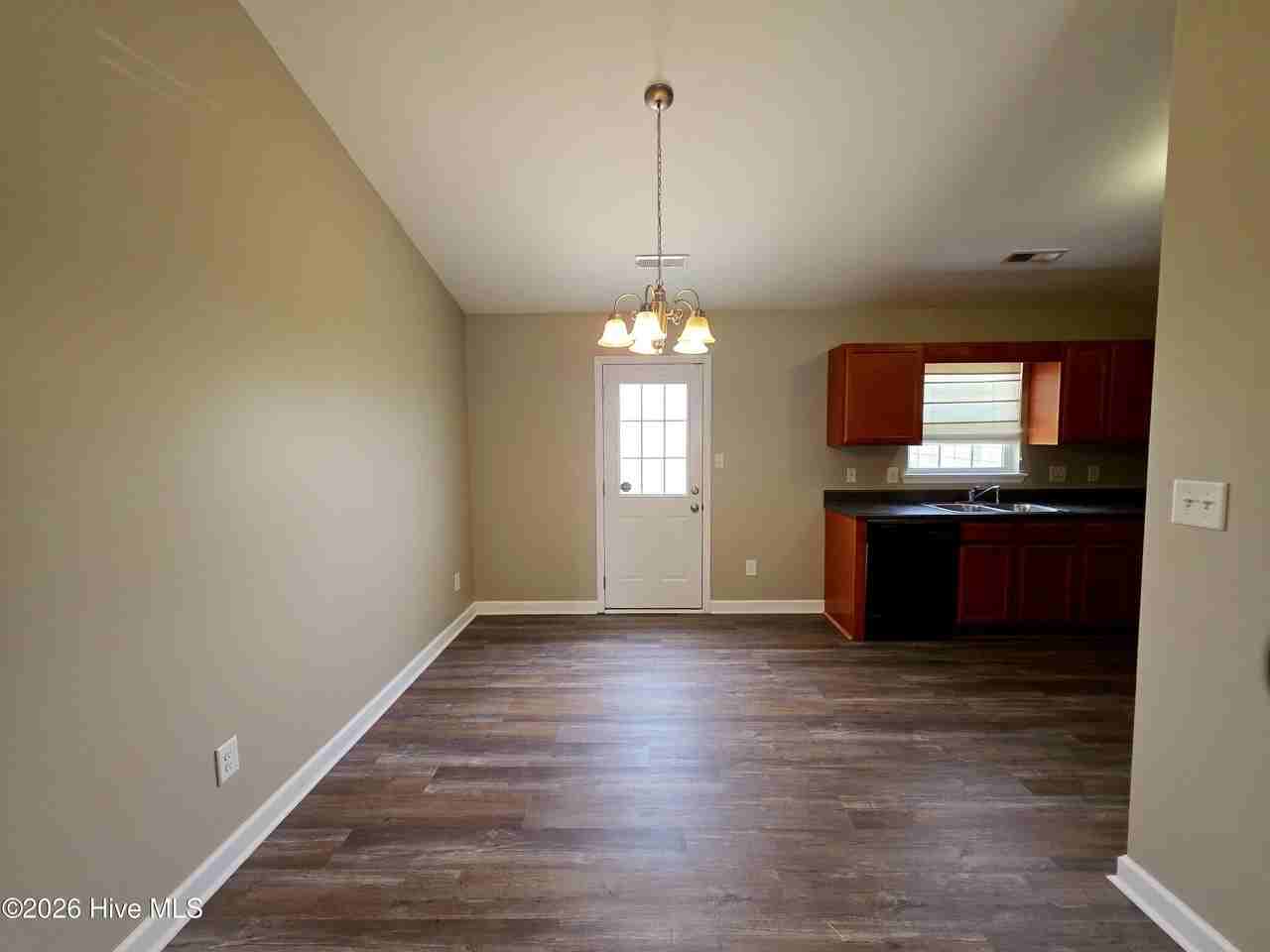 225 Wingspread Ln - Photo 6 of 20