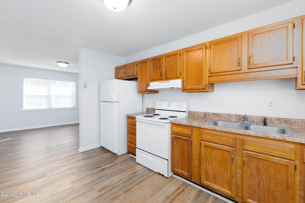 2322 Indian Dr #B7 - Photo 2 of 20