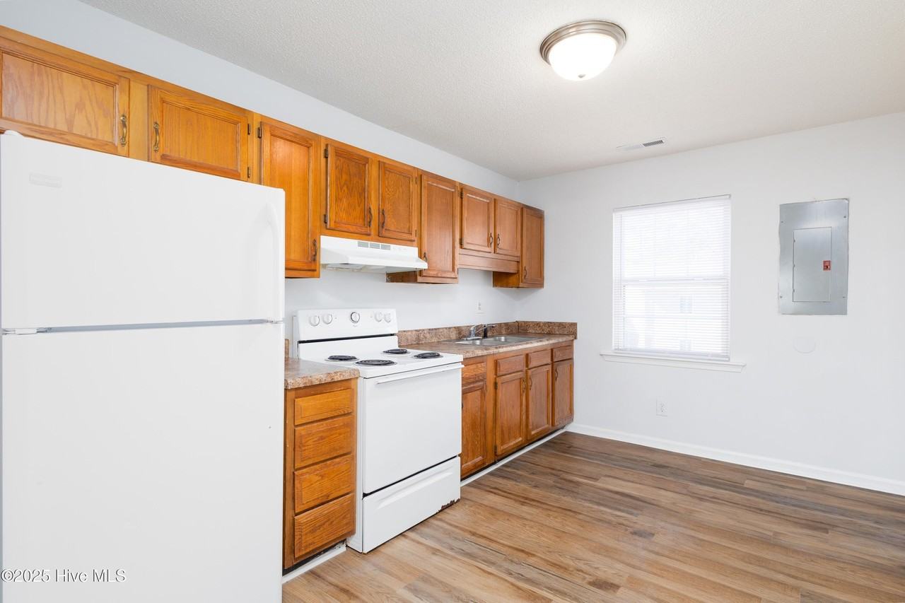 2322 Indian Dr #B7 - Photo 4 of 20