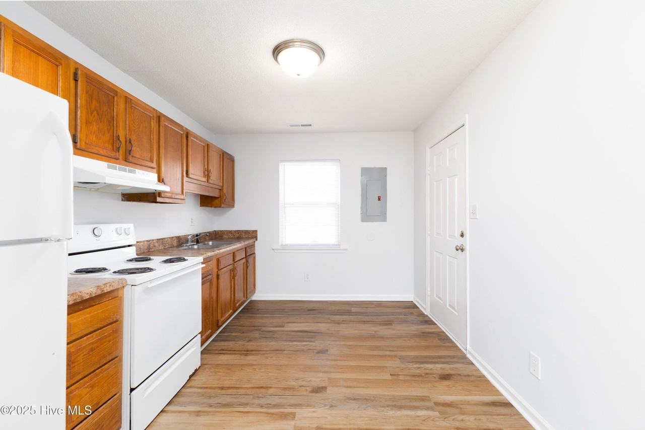 2322 Indian Dr #B7 - Photo 5 of 20