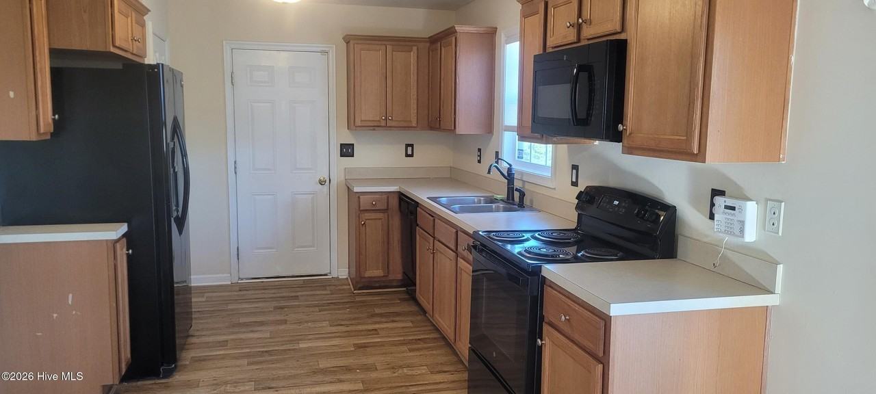 611 Prince William Dr - Photo 3 of 25