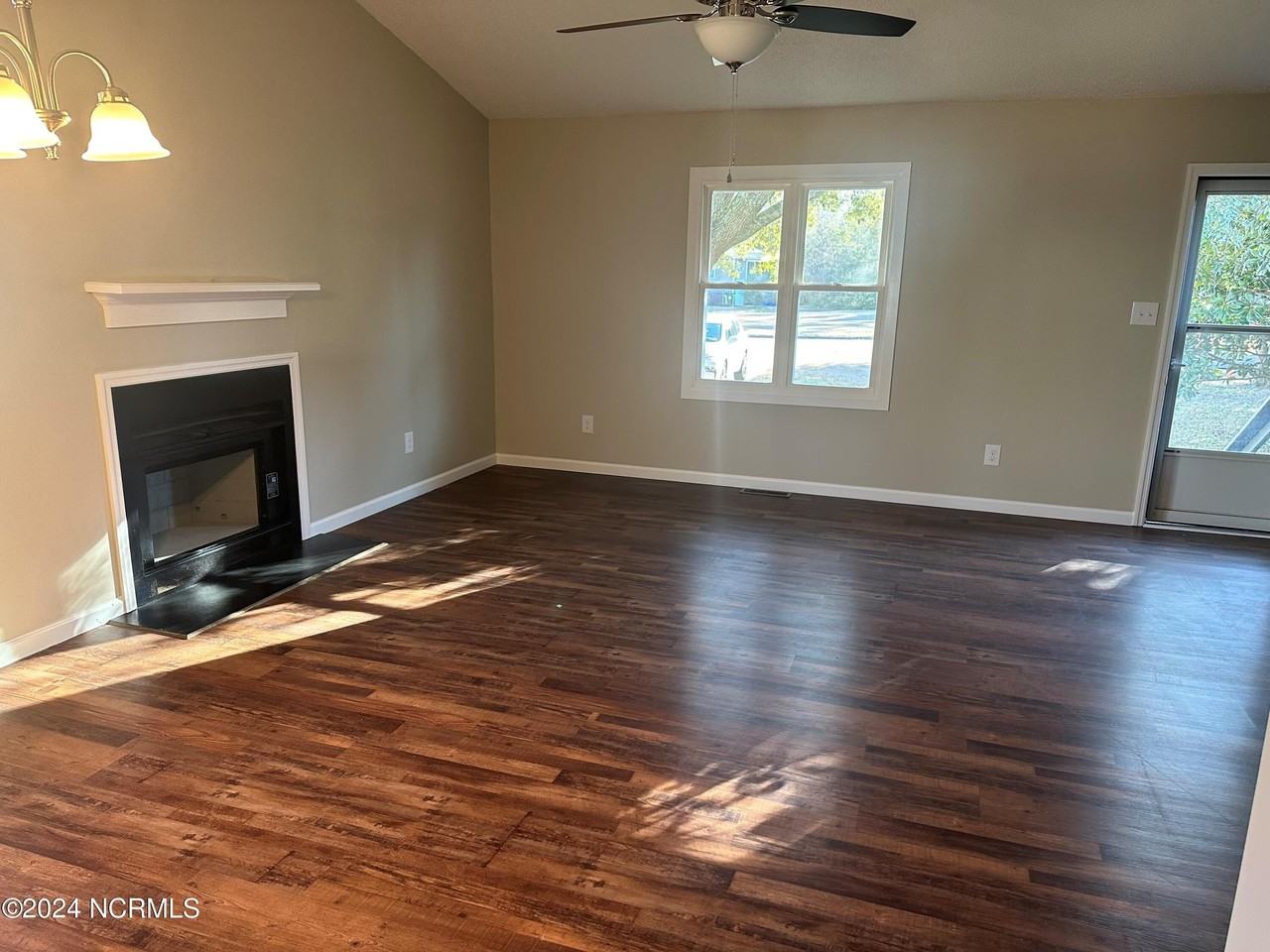 3204 Deer Path Cir - Photo 4 of 11