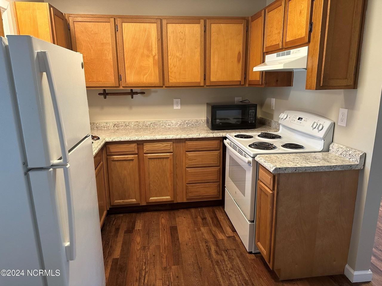 3204 Deer Path Cir - Photo 5 of 11