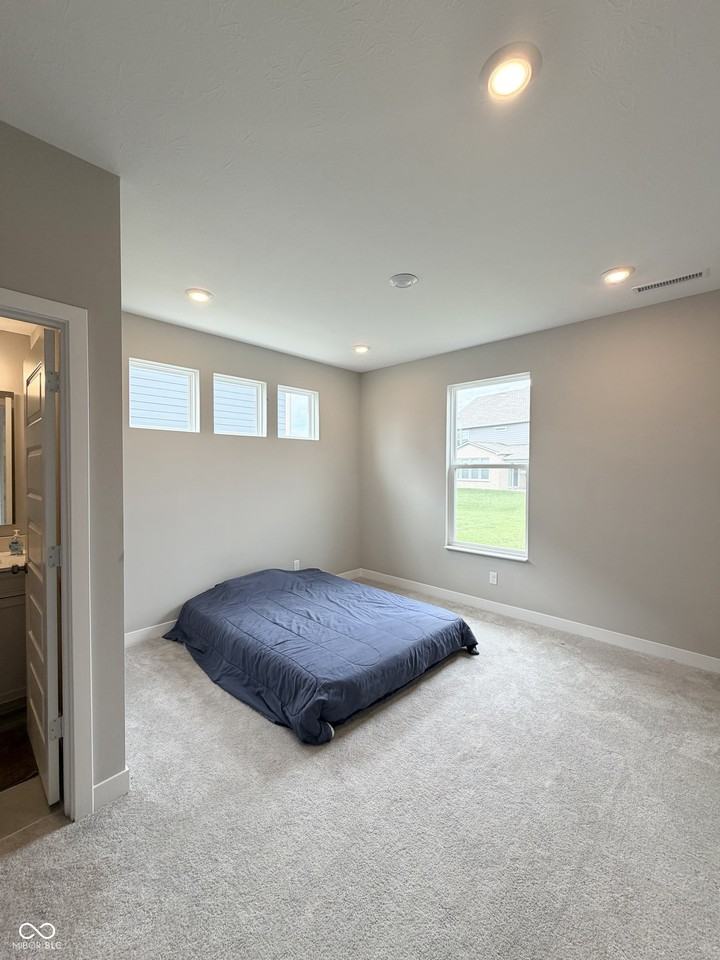 908 Edmonds Pl - Photo 2 of 20