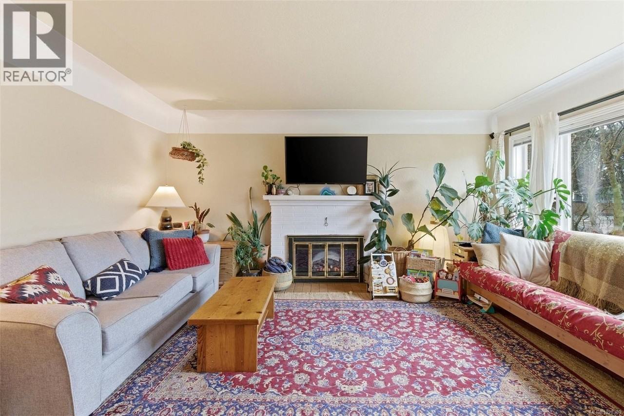 1707 Albert Ave #1 - Photo 3 of 12