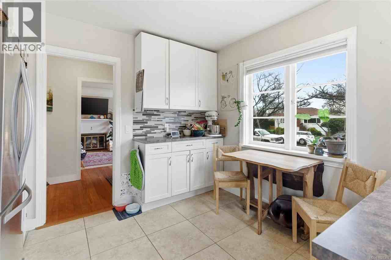 1707 Albert Ave #1 - Photo 4 of 12