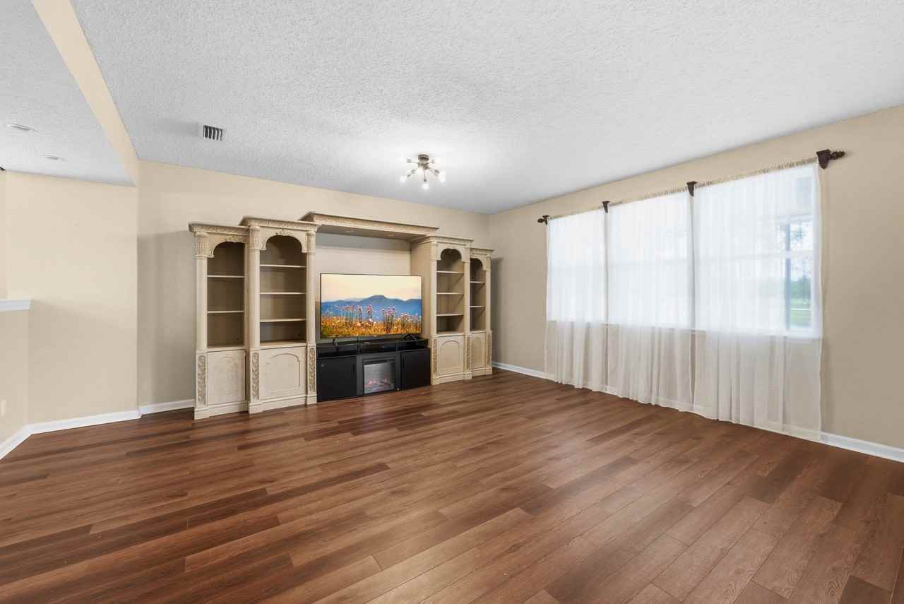 4125 Palmetto Bay Dr #1 - Photo 5 of 35