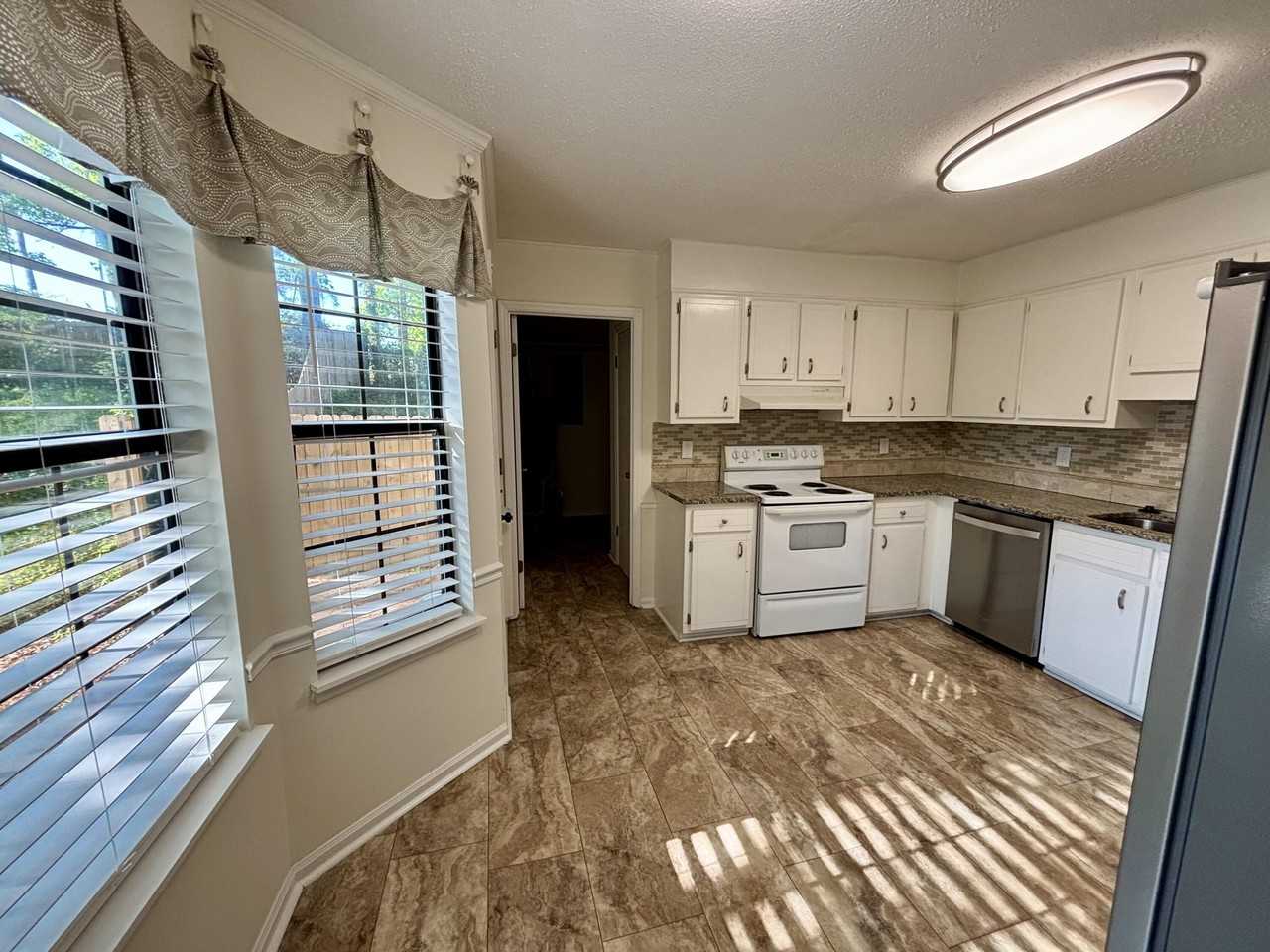 210 Foxdale Dr - Photo 7 of 17