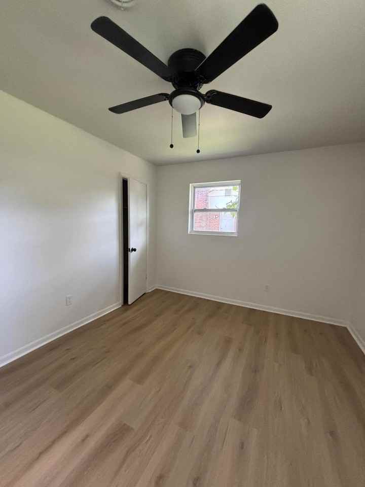 1813 Empress Ave - Photo 3 of 21