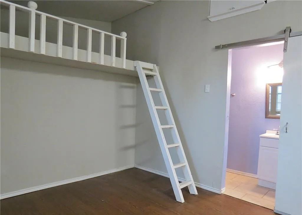 333 E Torrey St #B - Photo 2 of 5