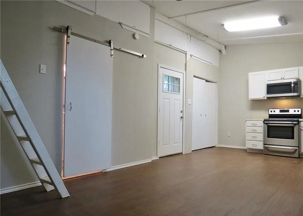 333 E Torrey St #B - Photo 4 of 5