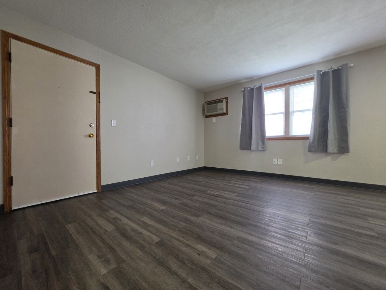 405 3rd Ave Sw #1 - Photo 2 of 14