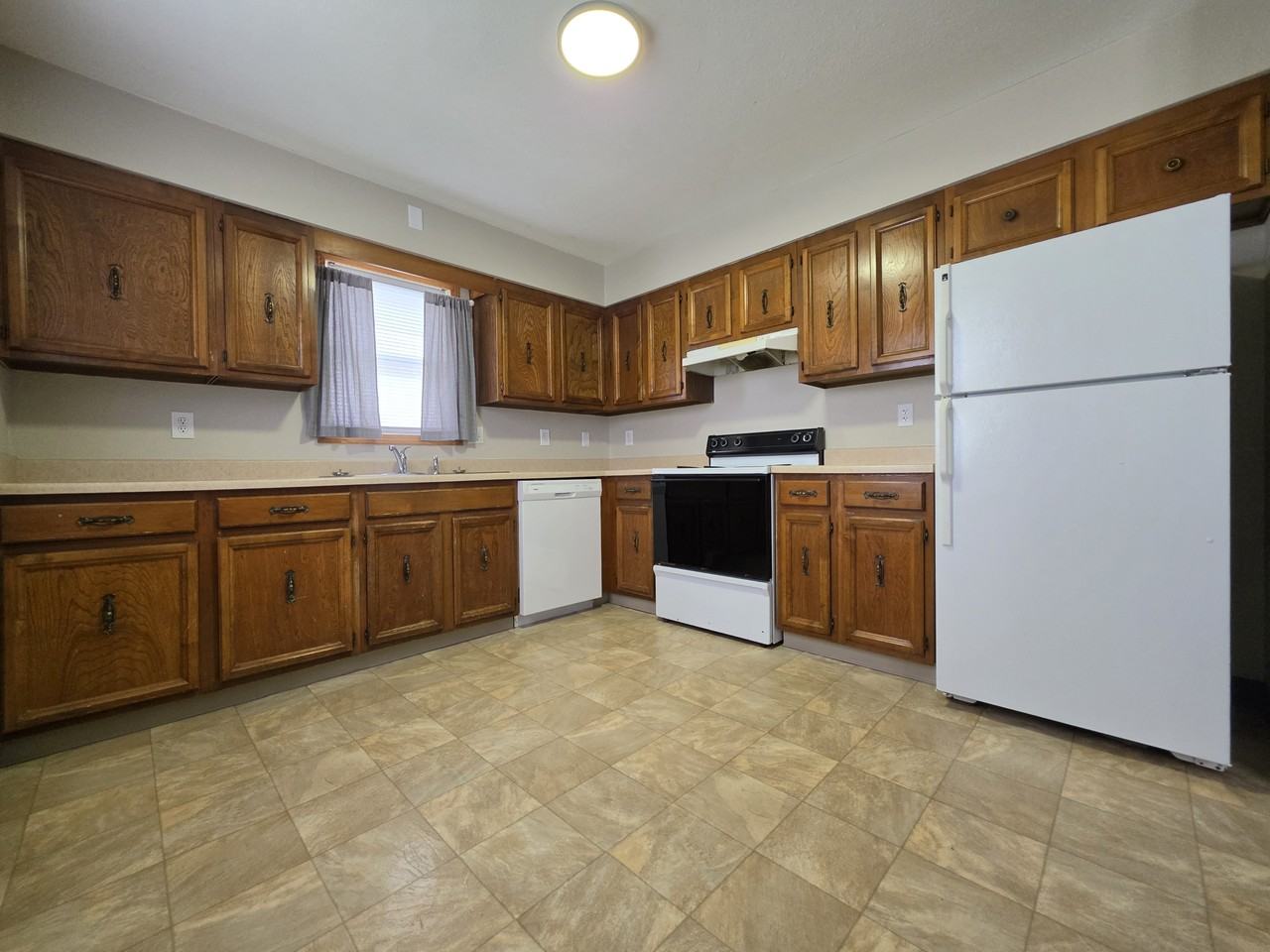 405 3rd Ave Sw #1 - Photo 5 of 14