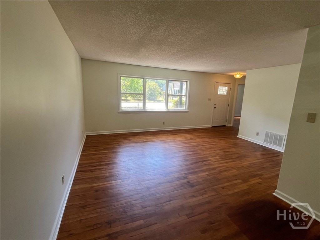 32 Pine Dr - Photo 3 of 12