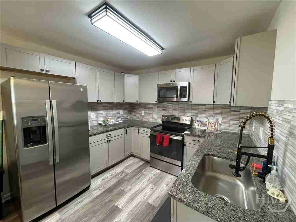 2033 E 41st St - Photo 4 of 13