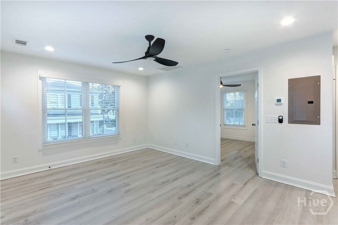 226 W 39th St - Photo 2 of 9