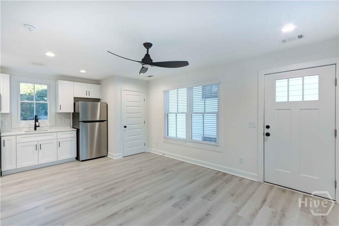 226 W 39th St - Photo 4 of 9