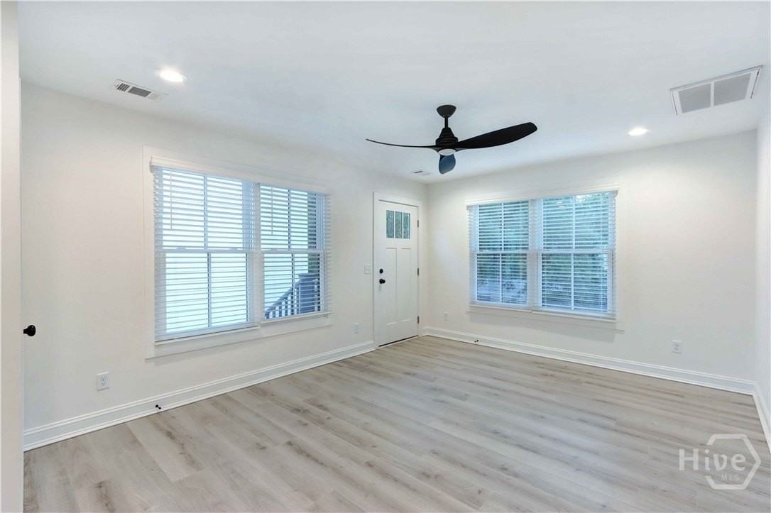 226 W 39th St - Photo 5 of 9