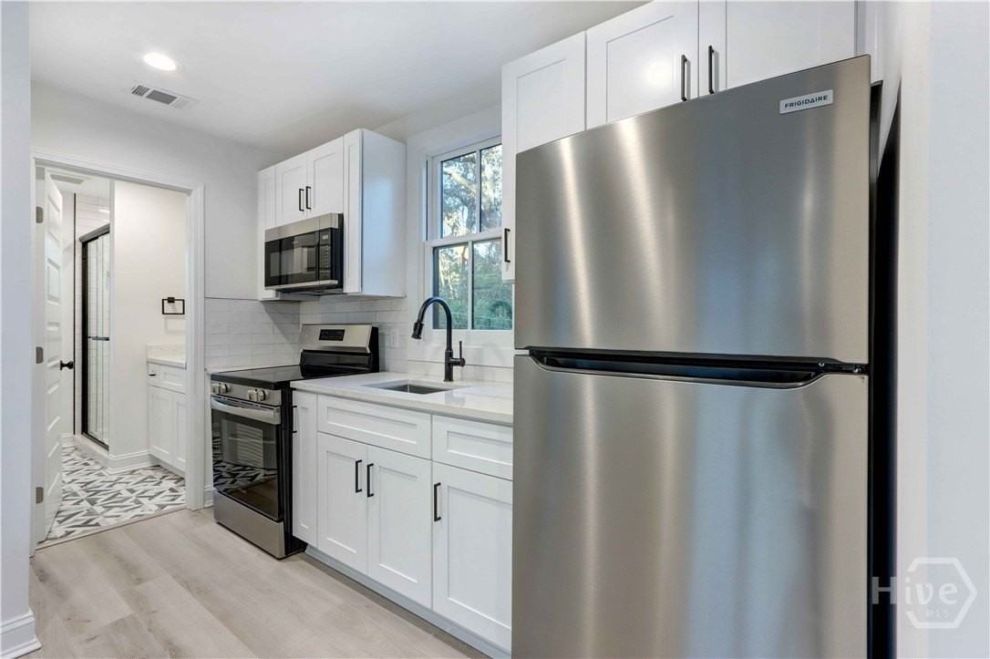 226 W 39th St - Photo 6 of 9