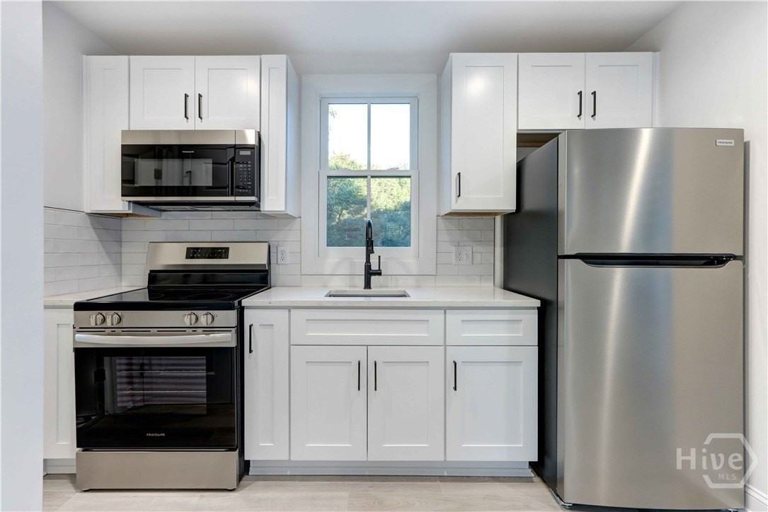 226 W 39th St - Photo 7 of 9