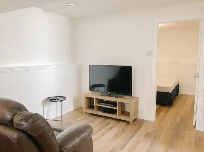 112 26 St #B - Photo 3 of 11