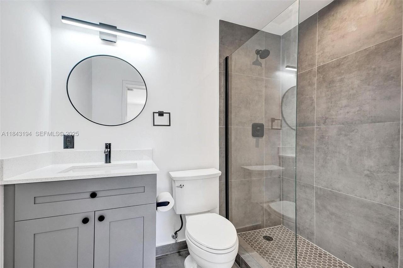 2257 Northeast 173rd Street - Photo 5 of 24