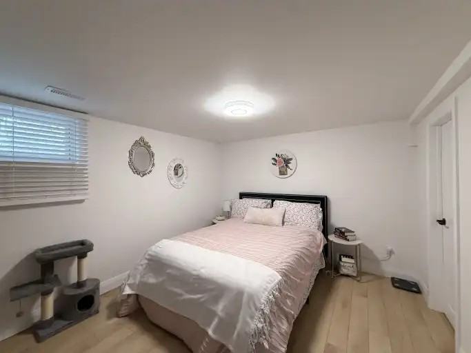 24 Wycliffe Cres #2 - Photo 6 of 11