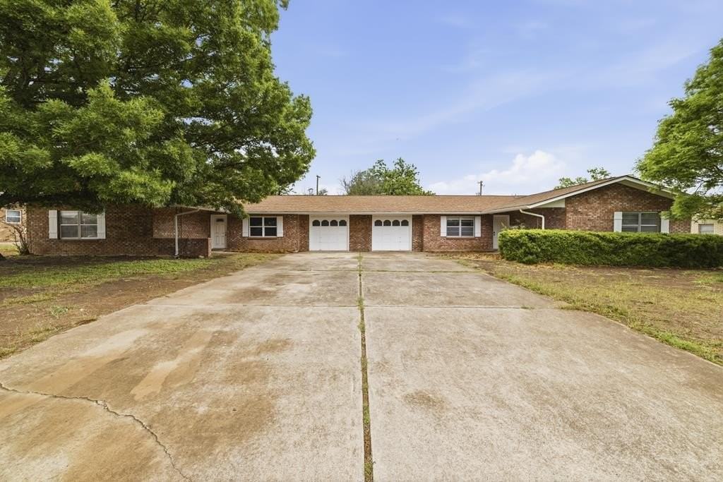 301A Manor Dr - Photo 2 of 19