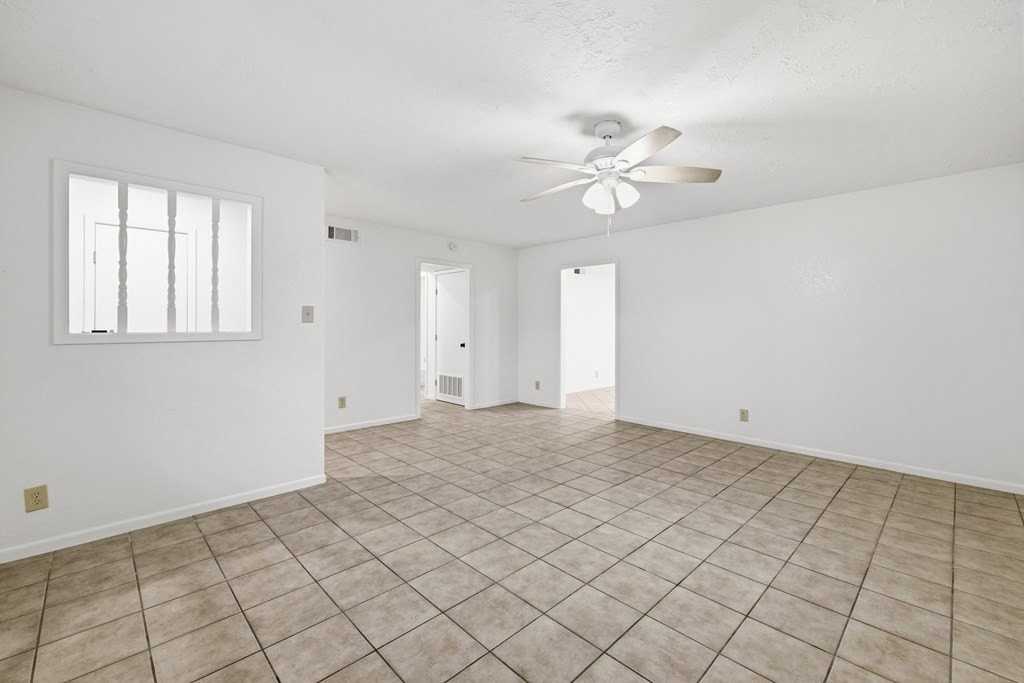 301A Manor Dr - Photo 4 of 19