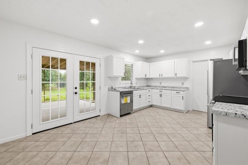 301A Manor Dr - Photo 5 of 19