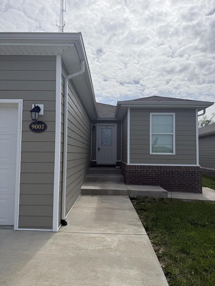 9007 Landon Ln - Photo 2 of 3