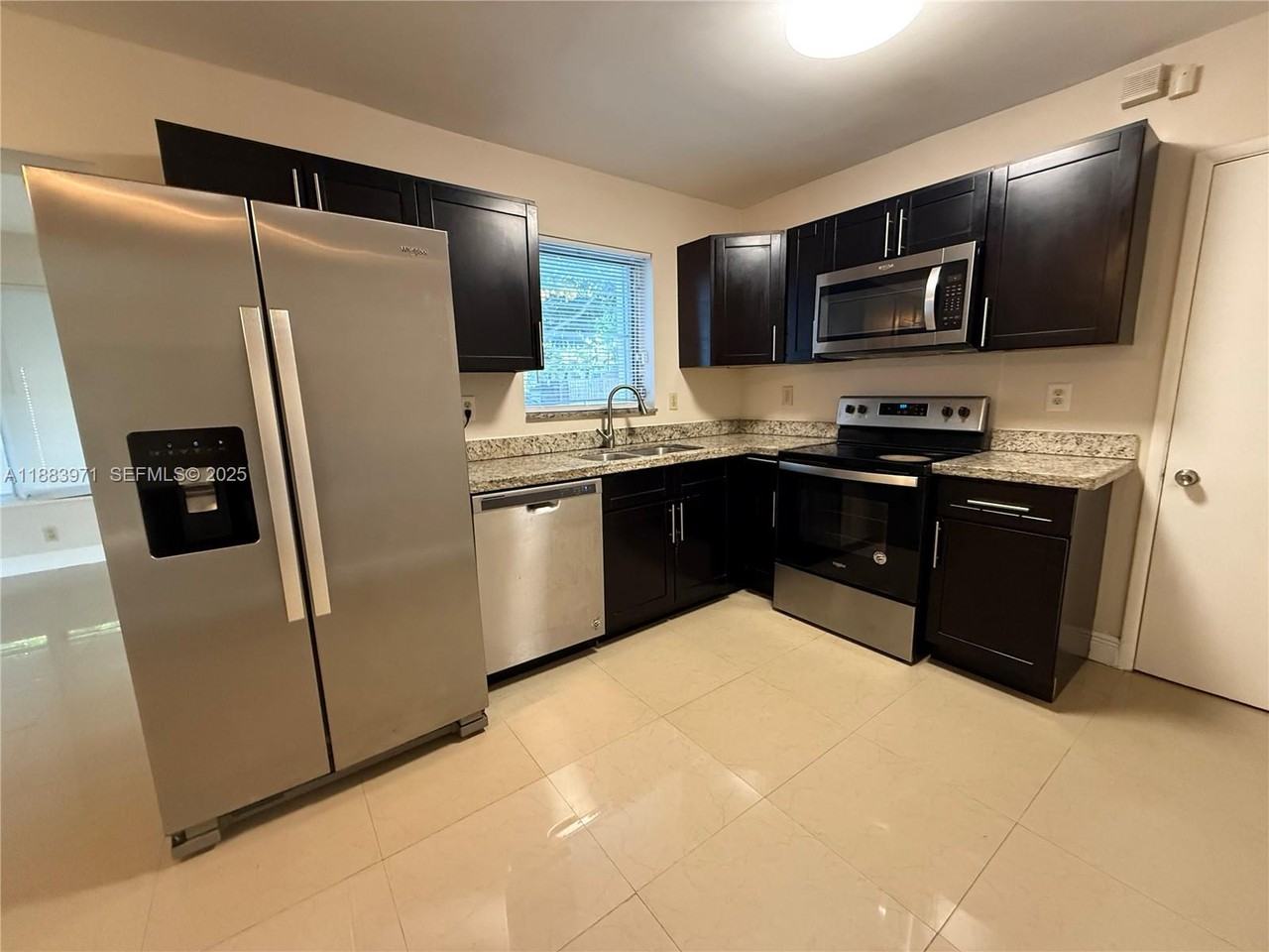 7654 Indigo Street - Photo 3 of 26