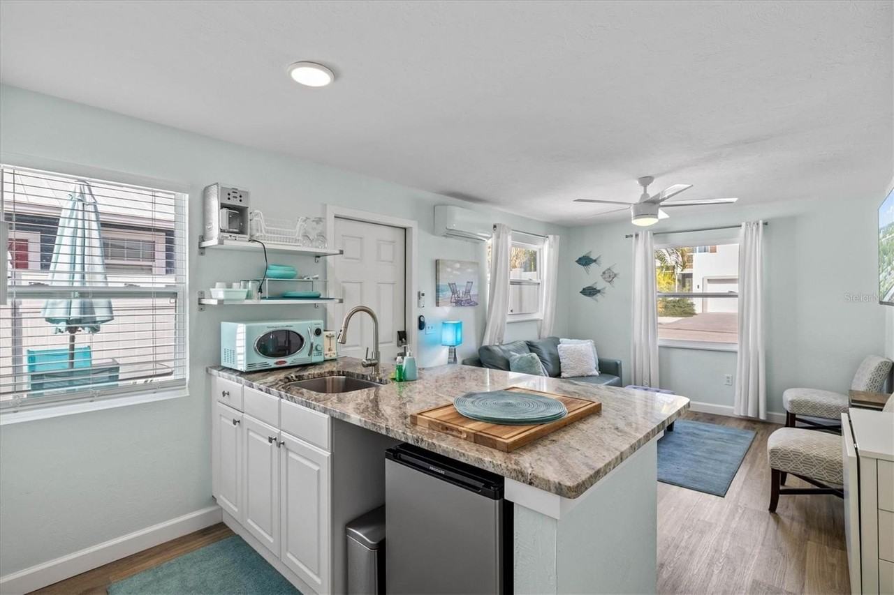 2084 Grove St #B - Photo 3 of 50