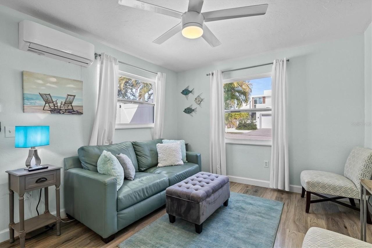 2084 Grove St #B - Photo 6 of 50