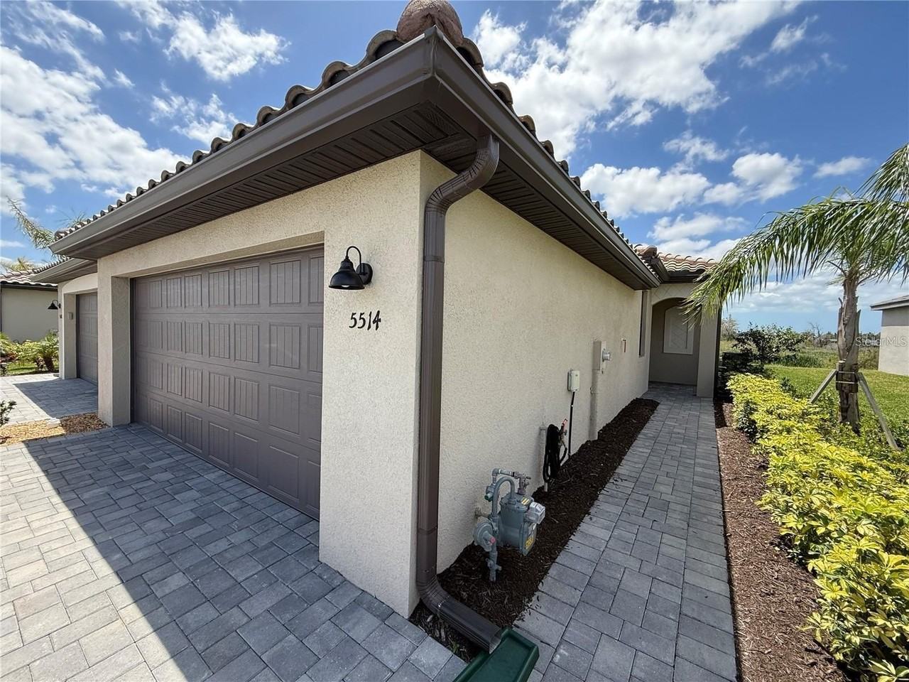 5514 Tidal Breeze Cv - Photo 2 of 47