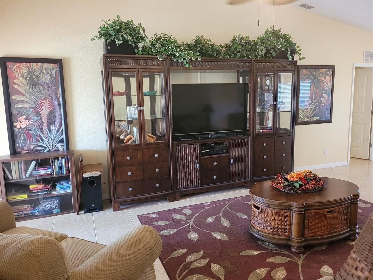 9458 Modesto Cir - Photo 6 of 39