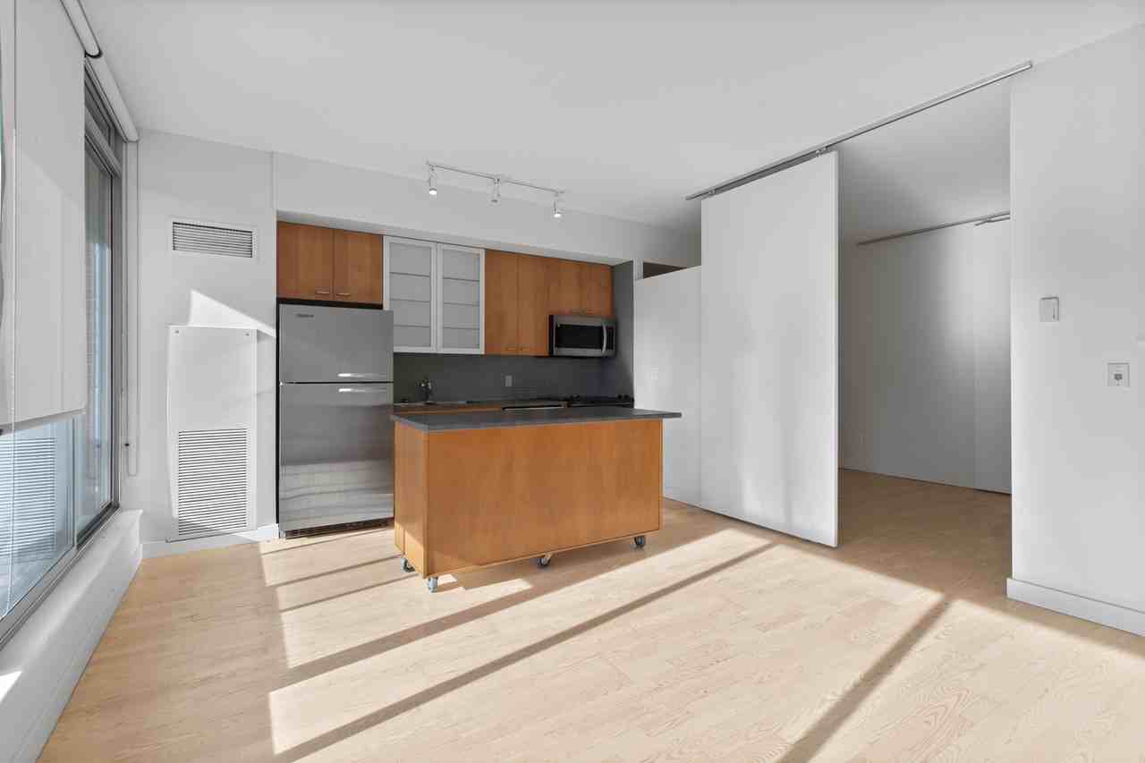 802-383 Cumberland Street - Photo 3 of 12