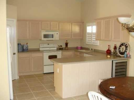 988 Cornell Ave - Photo 2 of 9