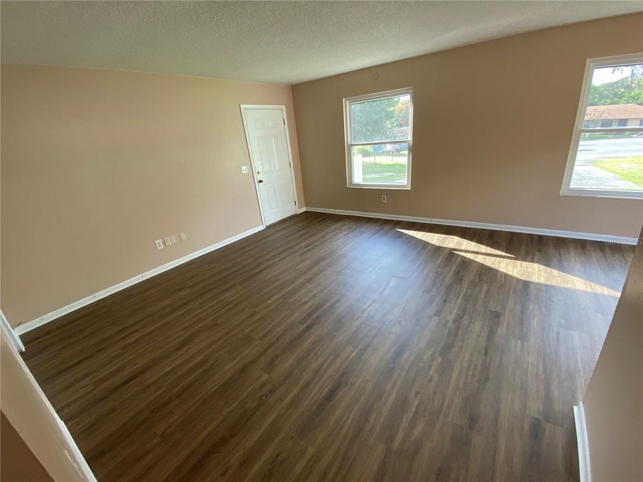 922 Beau Ct - Photo 4 of 15