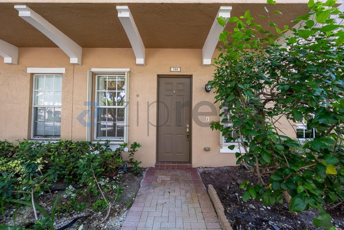 708 Sw 147th Ave - Photo 5 of 39