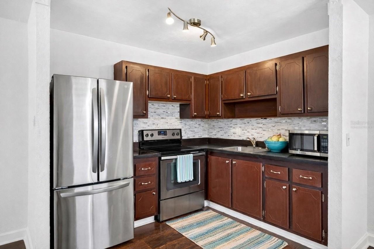 1801 Bedford Ln #27 - Photo 3 of 33