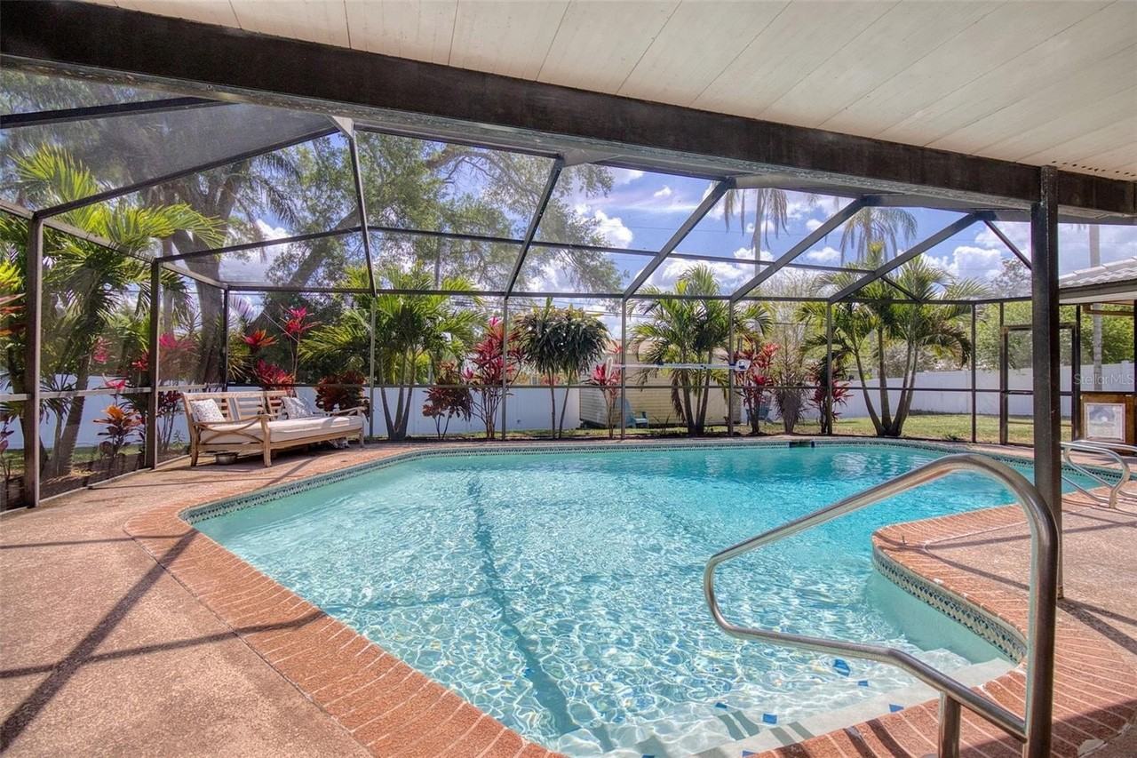 2315 Minneola Rd - Photo 2 of 50