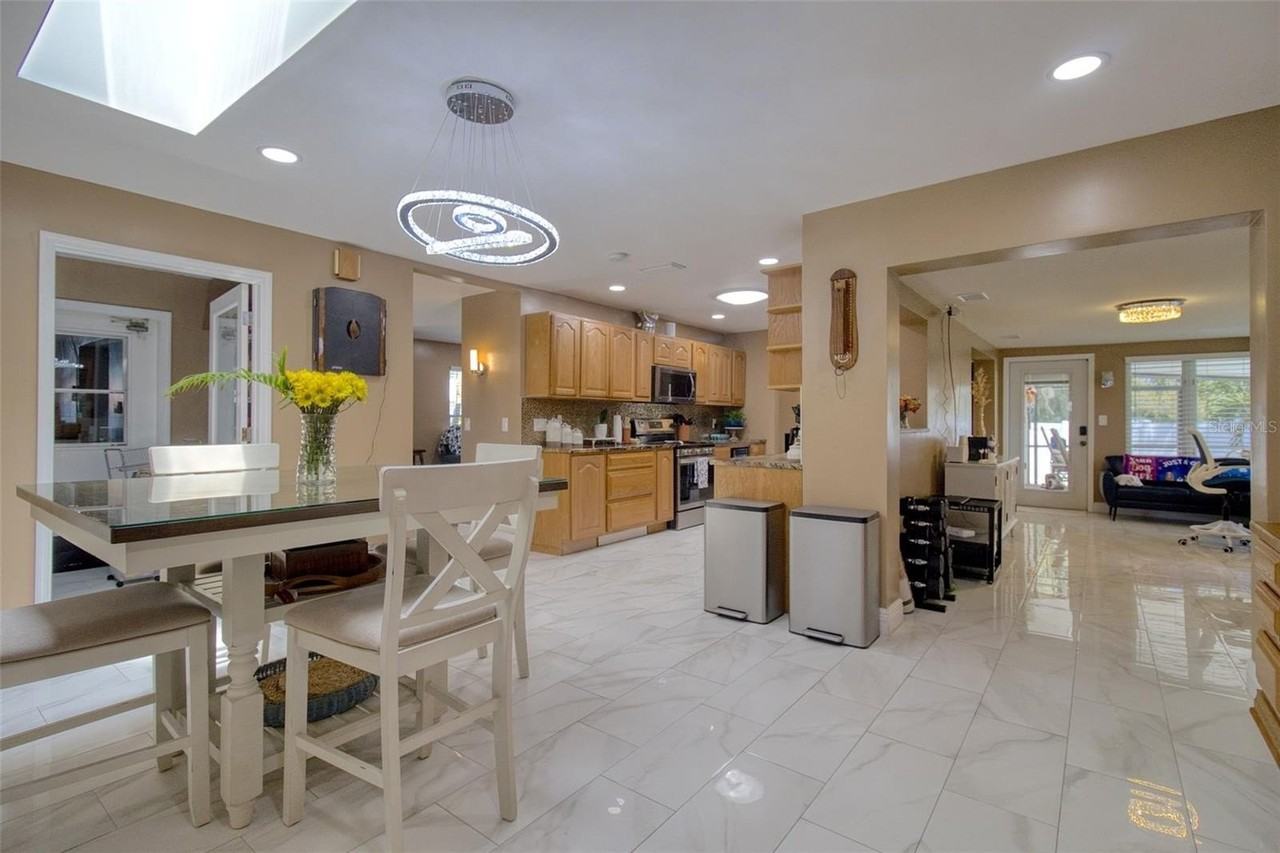 2315 Minneola Rd - Photo 4 of 50