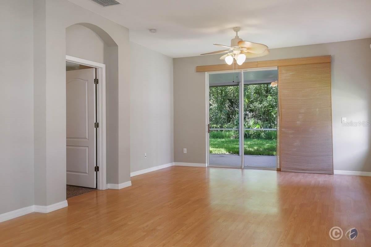 15745 Phoebepark Ave - Photo 7 of 40