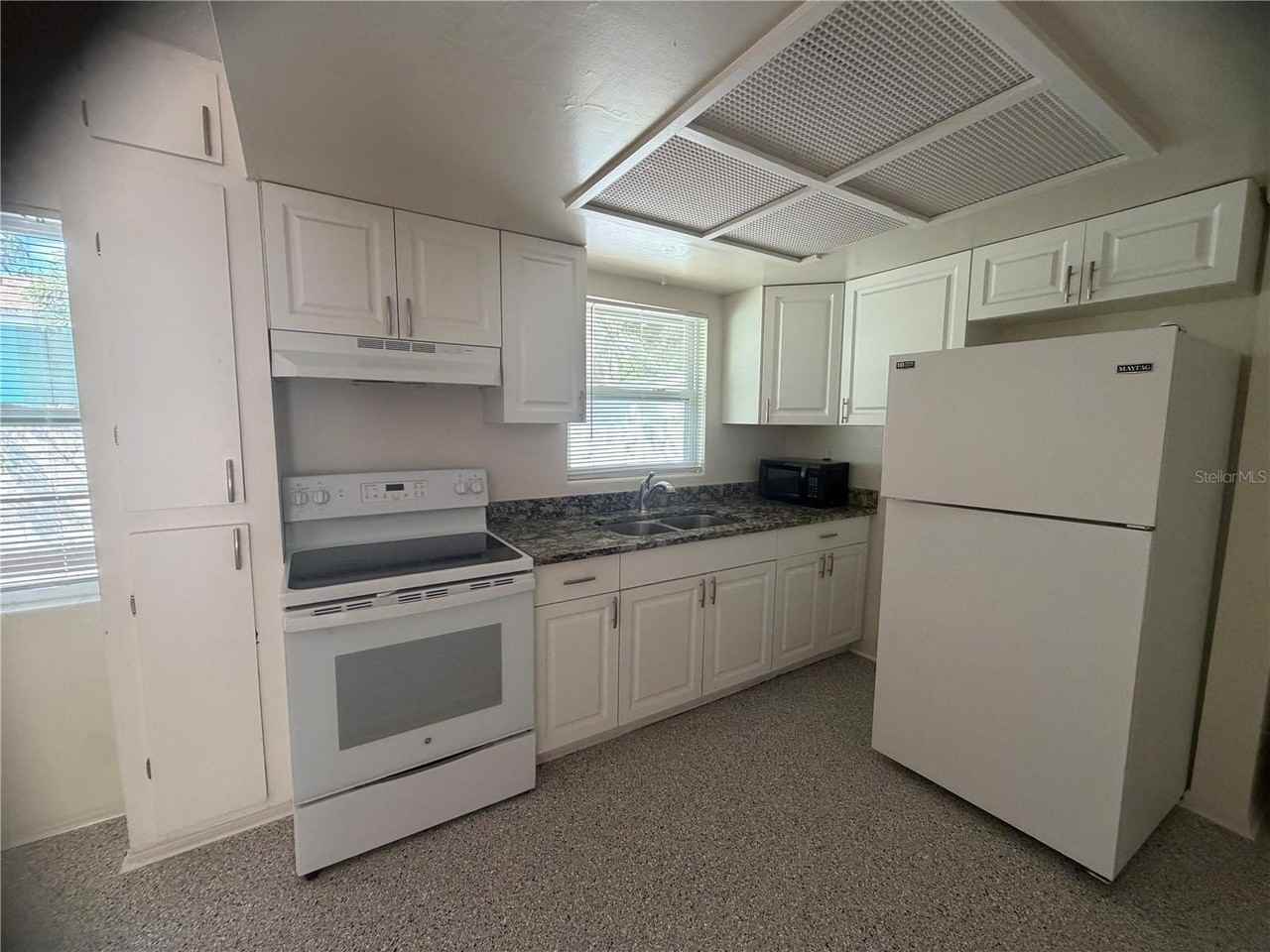 817 Margo St - Photo 3 of 14